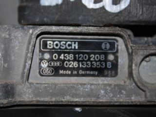 распределитель впрыска (инжектор) Volkswagen Golf 2 поколение 1989, 1.8 л., бензин