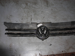 решетка радиатора Volkswagen Golf 4 поколение 2003, 2.0 л., дизель