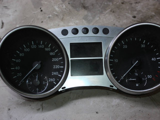 щиток приборов (приборная панель) Mercedes-Benz M-Класс W164 [рестайлинг] 2008, 3.0 л., дизель, A2515400648