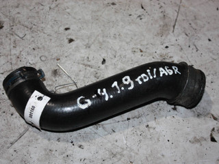 патрубок интеркулера Volkswagen Golf 4 поколение 2001, 1.9 л., дизель