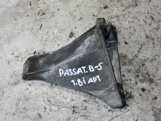 кронштейн двигателя Volkswagen Passat B5 (1996 - 2001), 1.8 л., бензин