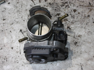 заслонка дроссельная Audi A3 8L (1996 - 2000), 1.6 л., бензин, 06A133062J