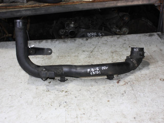 патрубок интеркулера Volkswagen Passat B5 (1996 - 2001), 1.9 л., дизель, 8D01458401