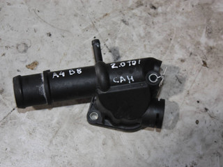 фланец (тройник) системы охлаждения Audi A4 B8/8K 2008, 2.0 л., дизель, 03L121132
