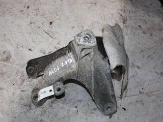 кронштейн двигателя Audi A4 B8/8K 2008, 2.0 л., дизель