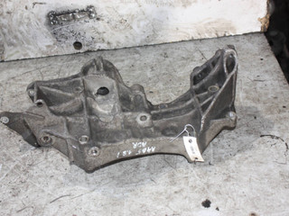 кронштейн (крепление) Audi A4 B5 (1994 - 1999), 1.8 л., бензин