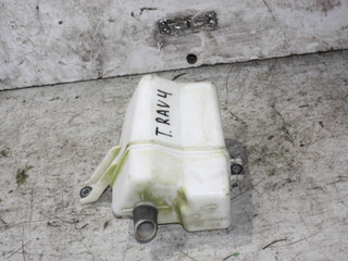 бачок омывателя Toyota RAV4 3 поколение (XA30) (2005 - 2008), 2.2 л., дизель, 1789428110