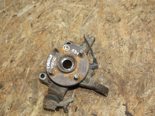 кулак поворотный левый Toyota Corolla Verso 1 поколение E121 (2001 - 2004), 2.0 л., дизель