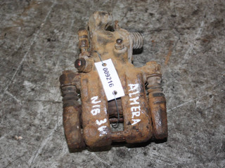 суппорт задний правый Nissan Almera N16 (2000 - 2003)