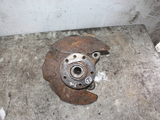 кулак поворотный правый Volkswagen Transporter T5 2003, 2.5 л., дизель