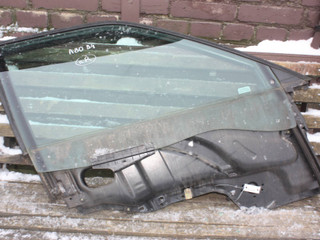 стекло двери передней правой Audi 80 8C/B4 (1991 - 1996), 1.6 л., бензин, универсал
