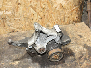 кронштейн (крепление) Volkswagen Passat B5 (1996 - 2001), 1.9 л., AFN, дизель, 028903143AF