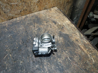 заслонка дроссельная Volkswagen Golf 4 поколение (1997 - 2006), 1.8 л., бензин, 06A133062L