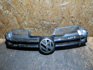 решетка радиатора Volkswagen Golf 5 поколение 2004, 1.9 л., дизель, МКПП, 1K0853651A