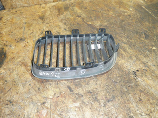 решетка радиатора BMW 1 серия E81/E82/E87/E88 2005, 51137179656