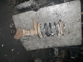 стойка передняя левая Audi A6 4A/C4 (1994 - 1997)