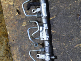 топливная рампа Volkswagen Passat B7 2012, 2.0 л., дизель, универсал, 03L130089P