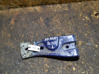 крепление ( кронштейн ) крыла Volkswagen Passat B6 2007, 3C0821141