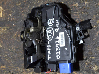 замок двери передней правой Volkswagen Touareg 1 поколение 2007, 3D1837016