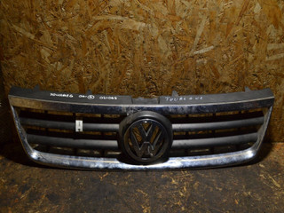 решетка радиатора Volkswagen Touareg 1 поколение 2007, 7L6853653