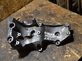 кронштейн генератора Audi A4 B6 2006, 2.0 л., ALT, бензин, 06B903143L