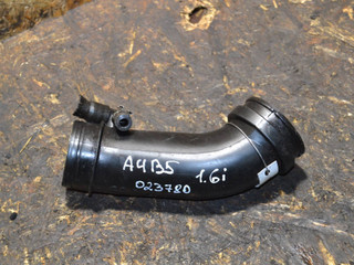 патрубок воздушного фильтра Audi A4 B5 1999, 1.6 л., ADP, бензин, 050133354