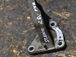 кронштейн полуоси Renault Scenic 2 поколение (2003 - 2006), 2.0 л., бензин, МКПП, 8200187544