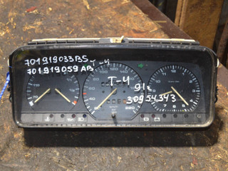 щиток приборов (приборная панель) Volkswagen Transporter T4 1991, 701919033BS