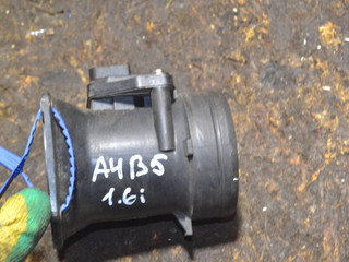 расходомер воздуха Audi A4 B5 (1994 - 1999), 1.6 л., бензин, 06A906461B