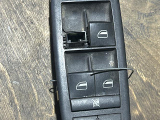 блок управления стеклоподъемниками Chrysler Voyager 5 поколение 2008, 68029023AA
