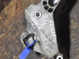 кронштейн двигателя Audi A3 8L [рестайлинг] (2000 - 2003), 1.8 л., Ti, бензин, 038199207K