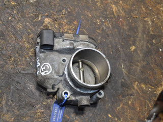 заслонка дроссельная Volkswagen Golf 4 поколение (1997 - 2006), 1.8 л., Ti, бензин, 06A133062C