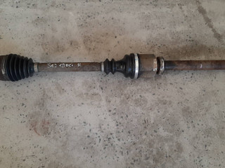 полуось передняя правая (приводной вал, ШРУС) Renault Scenic 2 поколение 2005, 1.9 л., дизель
