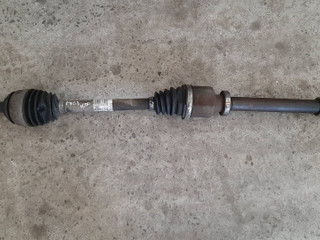 полуось передняя правая (приводной вал, ШРУС) Renault Megane 3 поколение 2009, 1.5 л., дизель, 8200543478