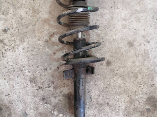 стойка передняя правая Renault Scenic 2 поколение 2005, 8200459902