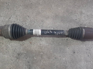 полуось передняя левая (приводной вал, ШРУС) Renault Laguna 3 поколение (2007 - 2012), 8200934676