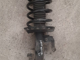 стойка передняя левая Land Rover Freelander 2 поколение (2006 - 2010), 2.2 л., дизель, 6G9118K001UAF