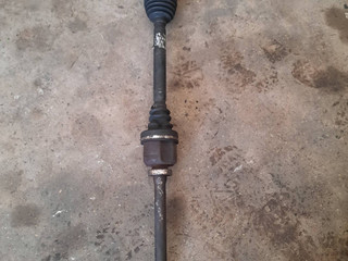 полуось передняя правая (приводной вал, ШРУС) Renault Laguna 3 поколение (2007 - 2012), 2.0 л., дизель