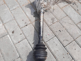 полуось передняя левая (приводной вал, ШРУС) Renault Laguna 2 поколение (2001 - 2005), 1.8 л., бензин