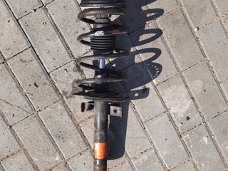 стойка передняя левая Renault Scenic 2 поколение (2003 - 2006), 1.6 л., бензин