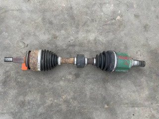 полуось передняя левая (приводной вал, ШРУС) Mitsubishi Grandis 1 поколение (2003 - 2011), 2.0 л., дизель