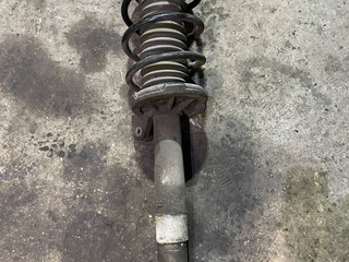 стойка передняя правая BMW 7 серия E65/E66/E67 (2001 - 2005), 4.4 л., бензин