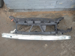 передняя панель крепления облицовки (телевизор) Renault Scenic 2 поколение (2003 - 2006)