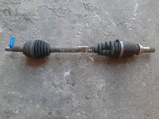 полуось передняя левая (приводной вал, ШРУС) Renault Clio 3 поколение (2005 - 2009), 1.2 л., бензин, 8200559377