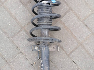 стойка передняя правая Renault Megane 2 поколение (2002 - 2006)