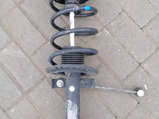 стойка передняя правая Renault Megane 2 поколение (2002 - 2006), 1.5 л., дизель