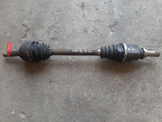 полуось передняя левая (приводной вал, ШРУС) Renault Megane 2 поколение (2002 - 2006), 1.6 л., бензин