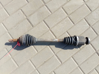 полуось передняя правая (приводной вал, ШРУС) Renault Scenic 2 поколение [рестайлинг] (2006 - 2010), 1.6 л., бензин, 8200264665