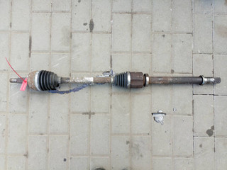полуось передняя правая (приводной вал, ШРУС) Renault Megane 3 поколение (2008 - 2014), 1.9 л., дизель, хетчбэк 5 дв., 391001339R