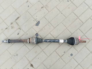 полуось передняя правая (приводной вал, ШРУС) Renault Laguna 3 поколение (2007 - 2012), 1.5 л., дизель
